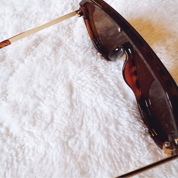Clarissa Tortoise Brown Oversized Sunglasses - Picture 11 of 15